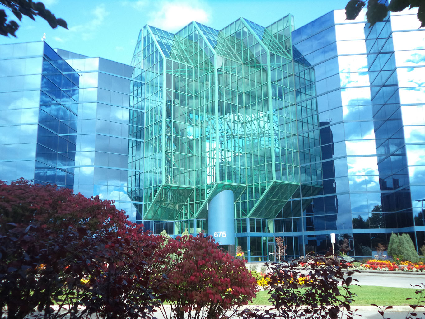 Regus - 675 Cochrane